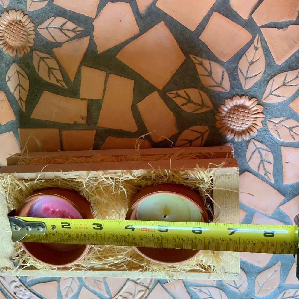 Garden Essence Aroma Therapy Candle Set in Mini Crate - Picture 7 of 9